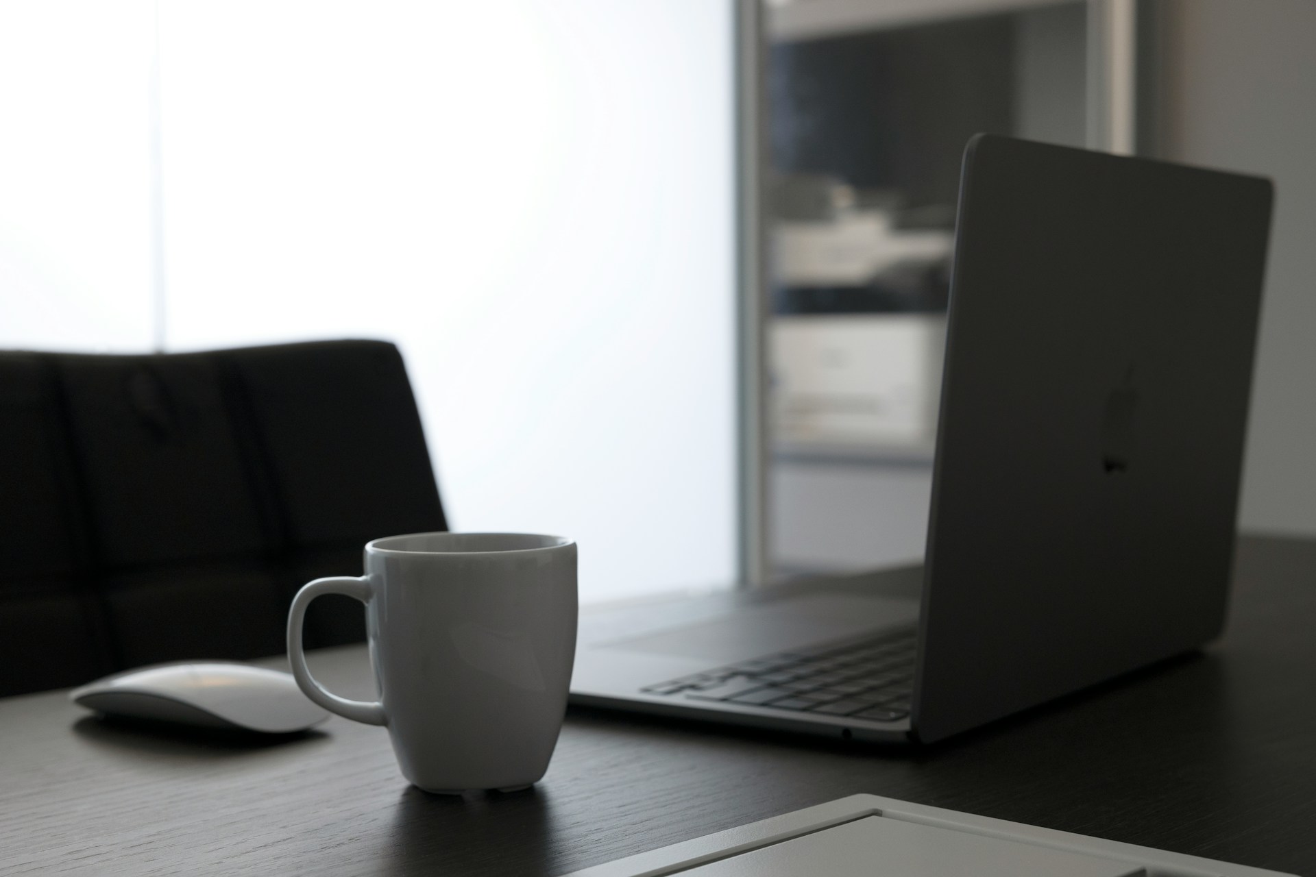 Desk organization and the approach to mindful workspaces